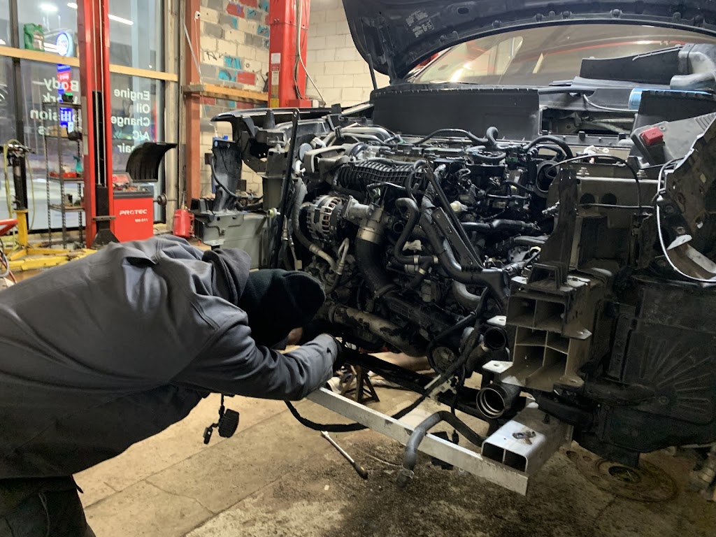 CHL Auto &.Tire Inc. | 5235 Mississauga Rd, Mississauga, ON L5M 2L9, Canada | Phone: (905) 463-0260