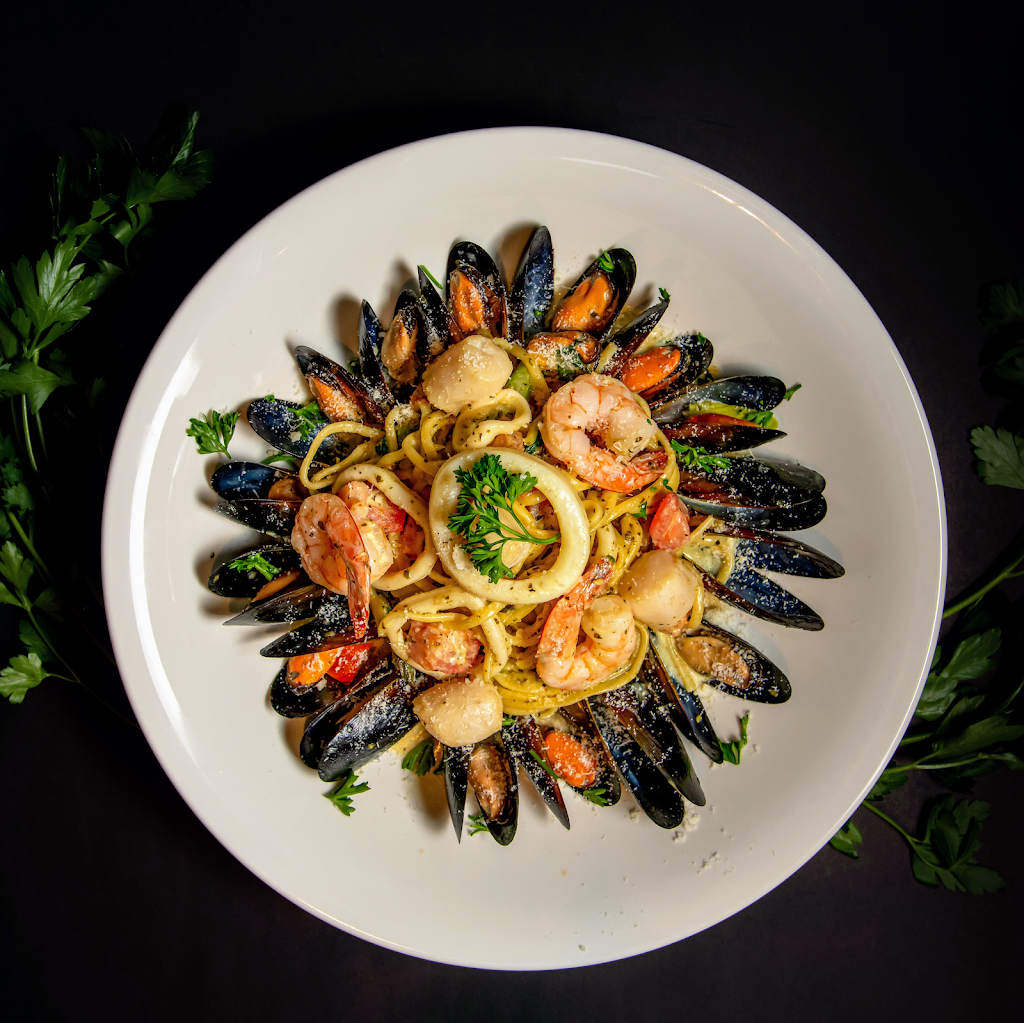 Royal Bistro | 384 Royal York Rd, Etobicoke, ON M8Y 2R3, Canada | Phone: (647) 351-7890