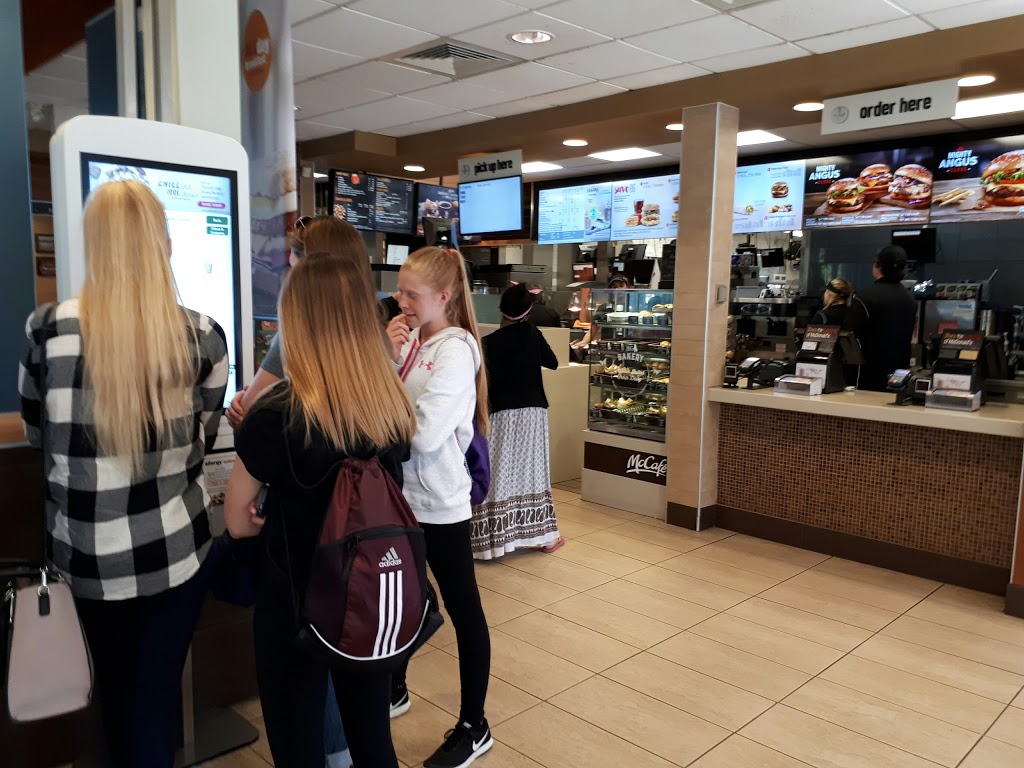 McDonalds | 24018 Woodbine Ave, Keswick, ON L4P 3E9, Canada | Phone: (905) 989-2211