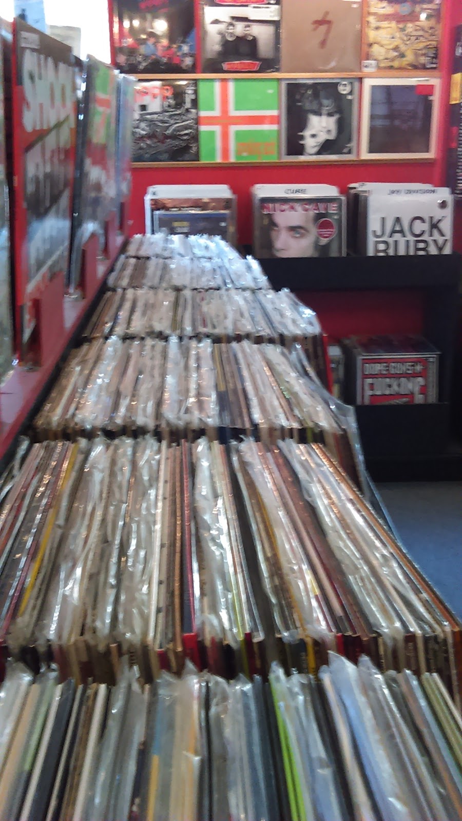 Musique-Disque Sonik | 4050 Rue Berri, Montréal, QC H2L 4H3, Canada | Phone: (514) 288-2113