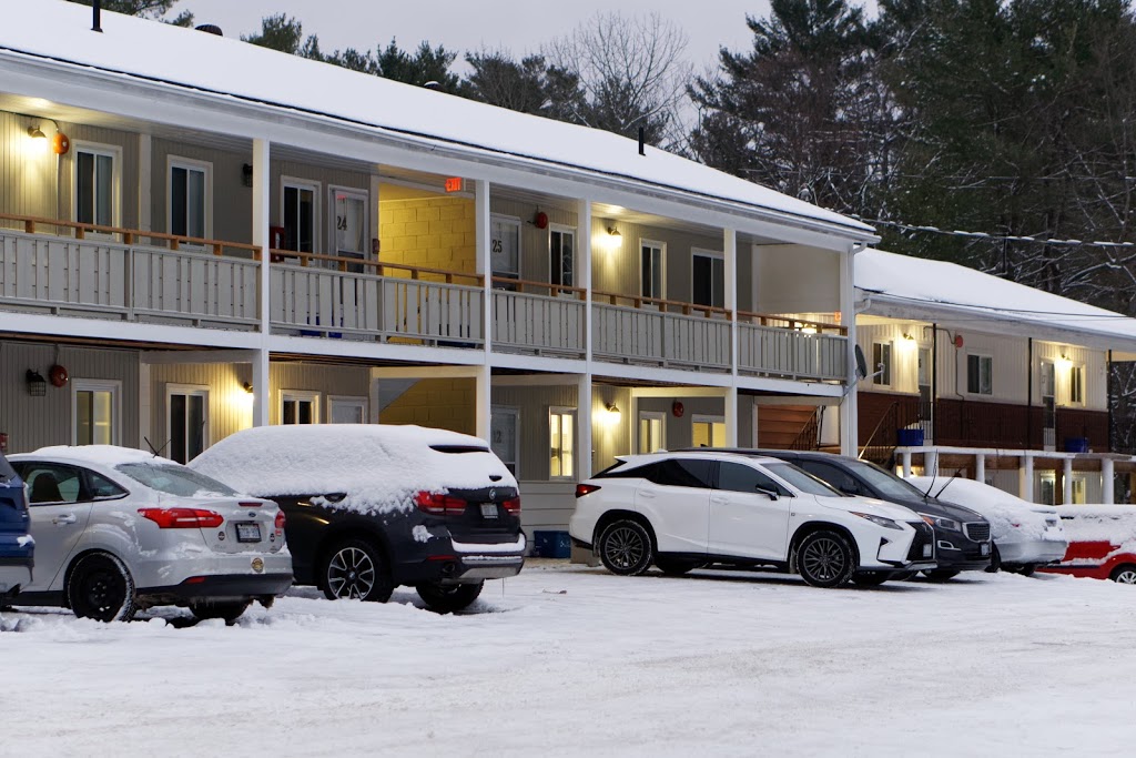 Pinedale Inn Efficiency Motel | 200 Pinedale Ln, Gravenhurst, ON P1P 1B4, Canada | Phone: (705) 687-2822
