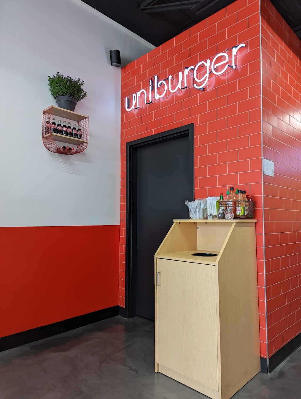 Uniburger | 550 Bd du Curé-Labelle, Sainte-Rose, QC H7L 4V6, Canada | Phone: (579) 641-1004