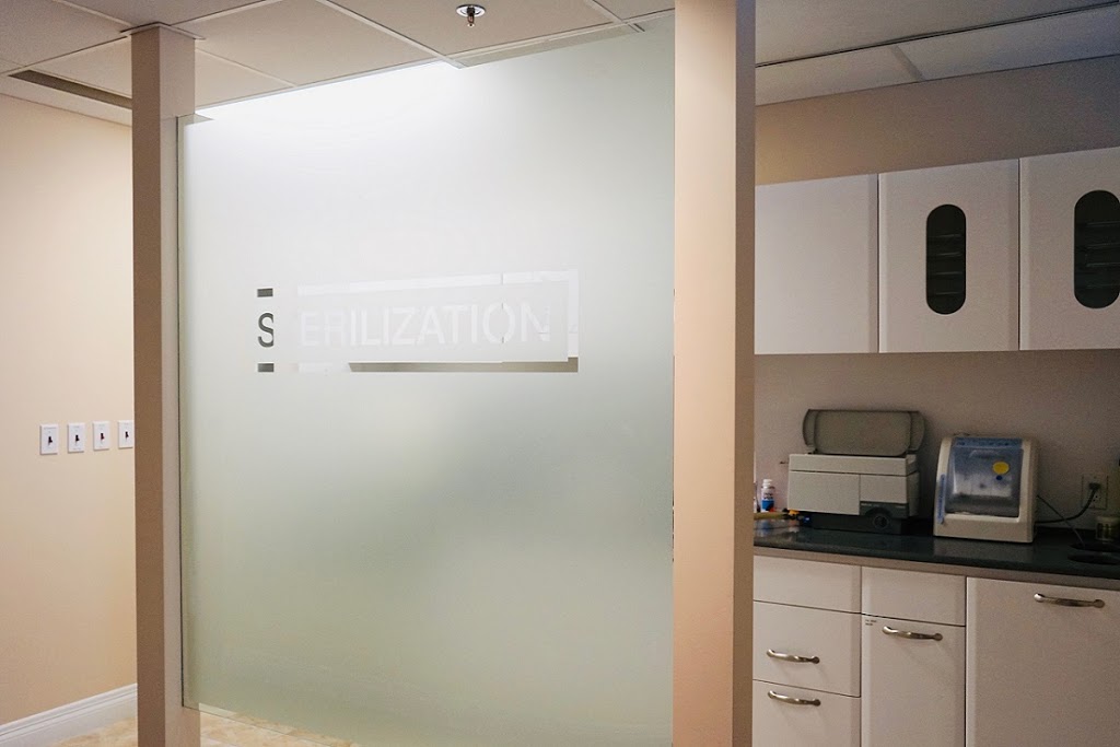 Crystal Dental Centre | 790 Bay St #1012, Toronto, ON M5G 1N8, Canada | Phone: (416) 969-8878