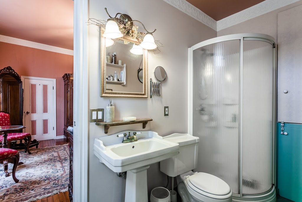 Au Cafe Creme & Spa | 235 Rue des Pins, Magog, QC J1X 2H8, Canada | Phone: (877) 631-7222