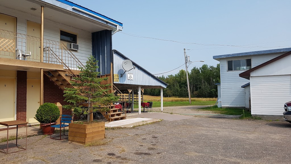 Shawville Hotel | 921 QC-148, Shawville, QC J0X 2Y0, Canada | Phone: (343) 996-2253
