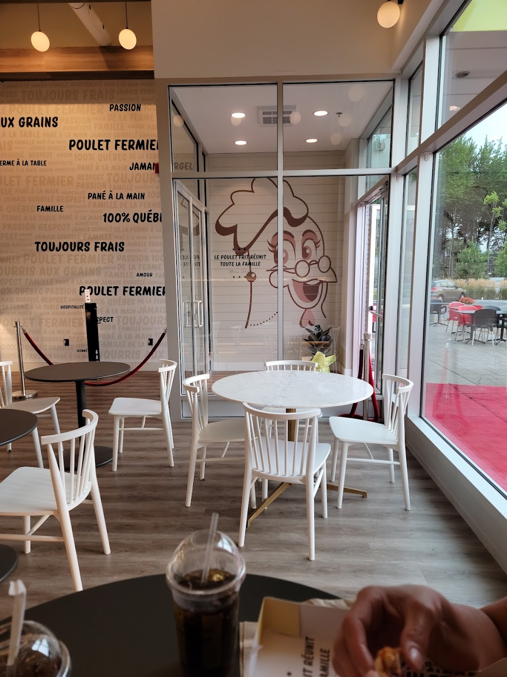 Madame Poulet - Blainville | 1321 Bd Michèle-Bohec, Blainville, QC J7C 0P8, Canada | Phone: (450) 971-0131