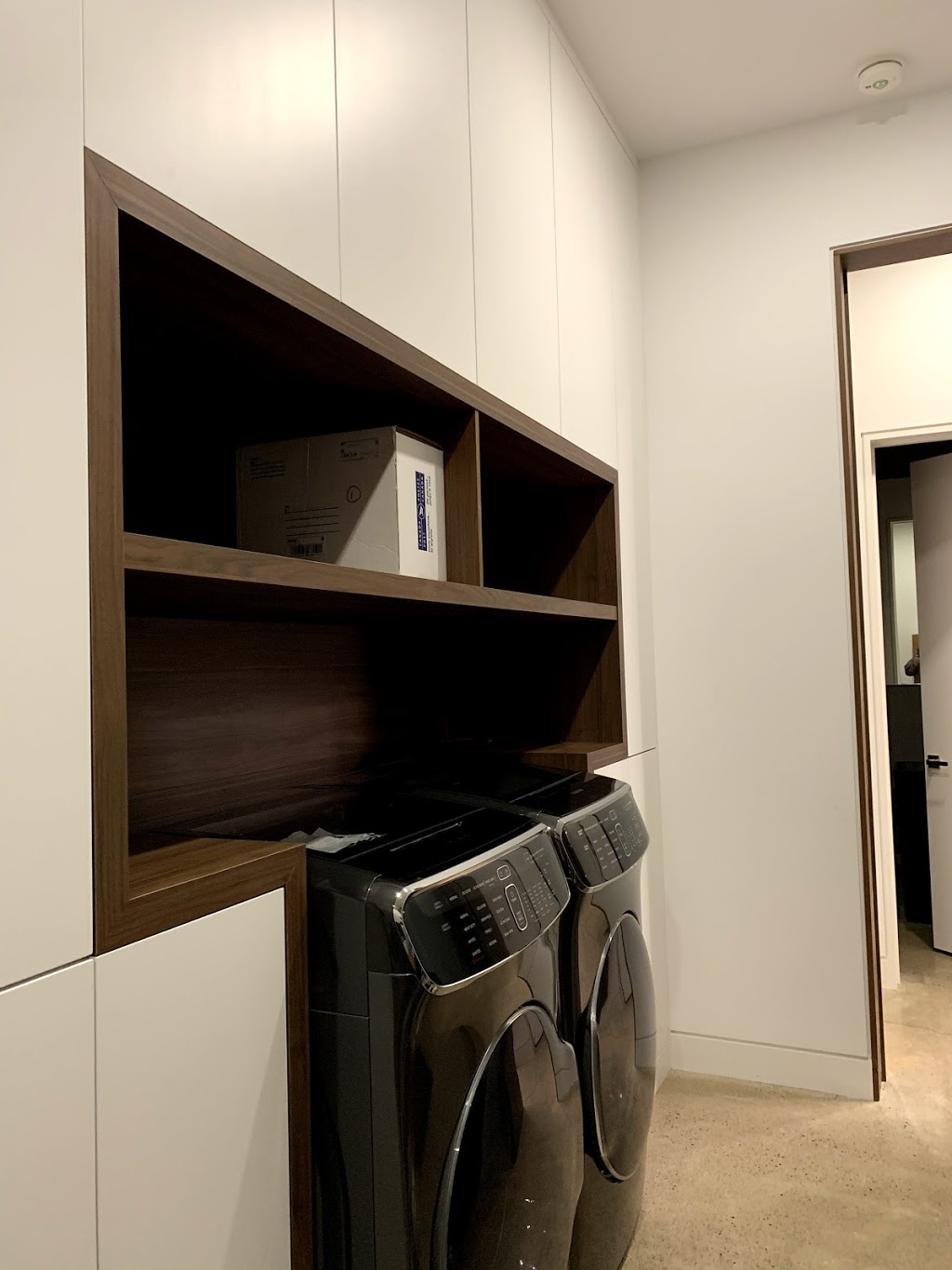 Devon Fine Cabinetry Inc | 1104 Fewster Dr #1, Mississauga, ON L4W 2V7, Canada | Phone: (905) 614-1474