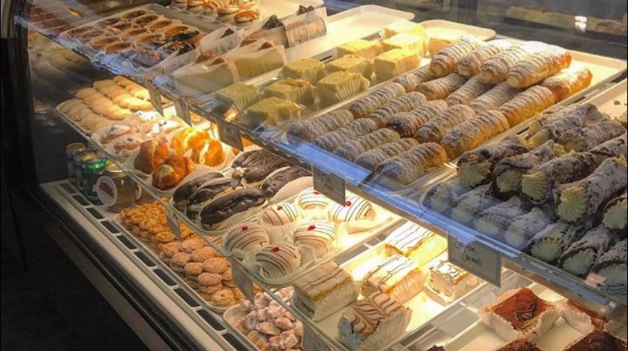 Valentinos Restaurant - Paramount | 835 Paramount Dr, Stoney Creek, ON L8J 0B4, Canada | Phone: (905) 385-3284