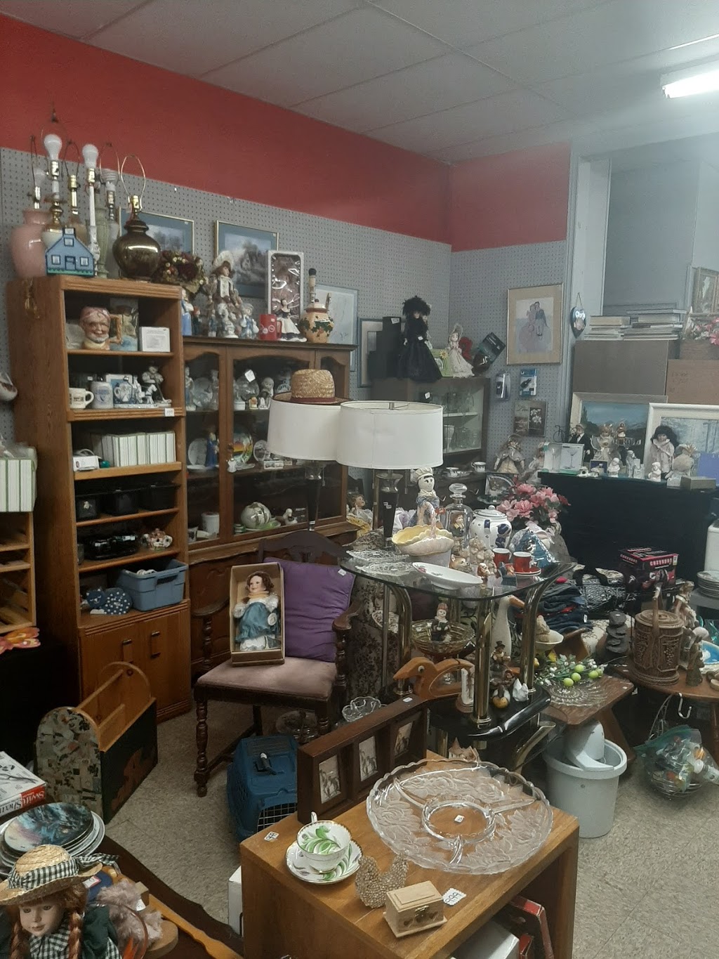 Me to You Thrift Shop | 605 Campbell St, Lucknow, ON N0G 2H0, Canada | Phone: (226) 222-8616
