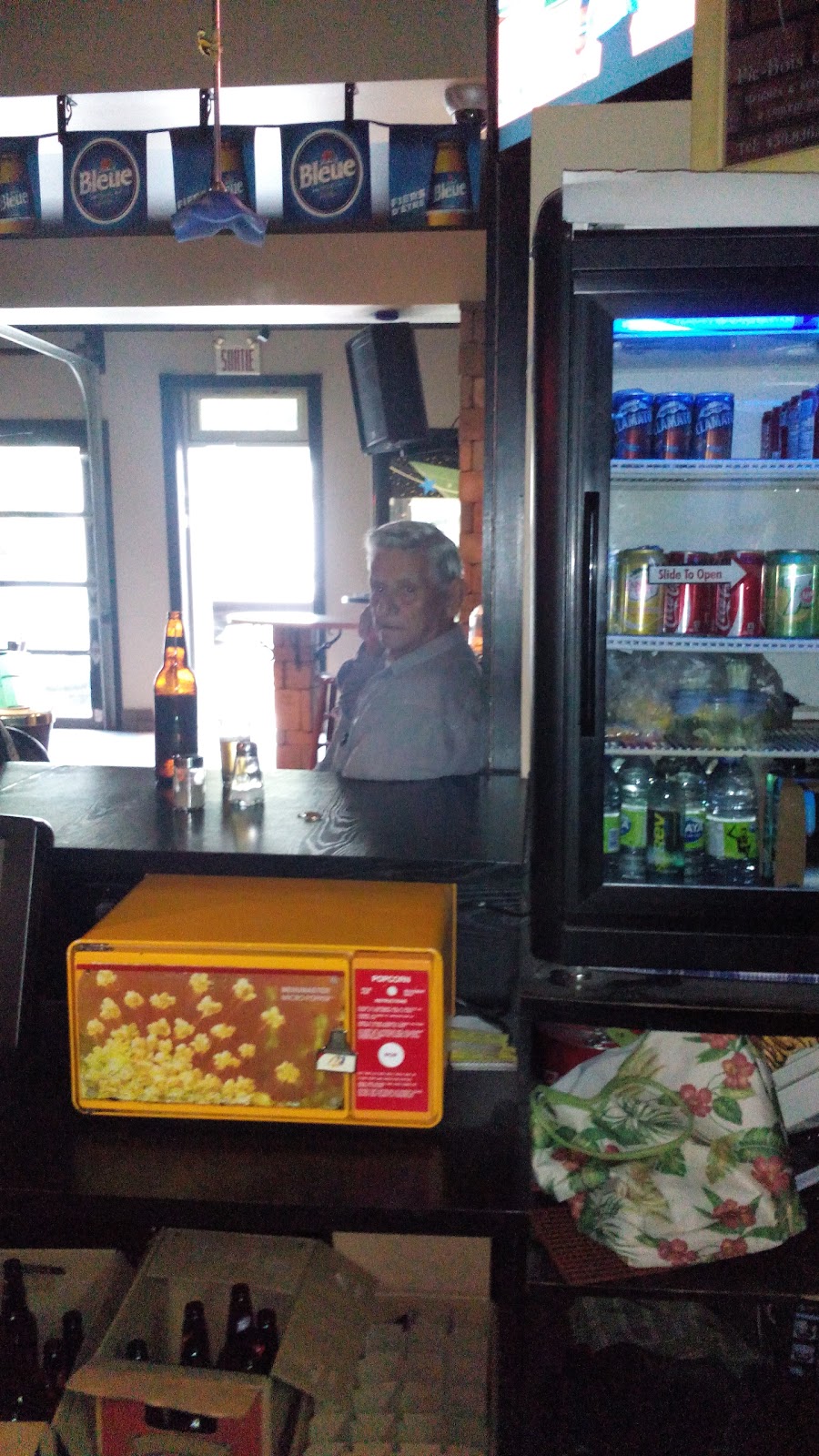 Bar Salon Chez Nina | 45 Rue dIberville, Berthierville, QC J0K 1A0, Canada | Phone: (450) 836-6923