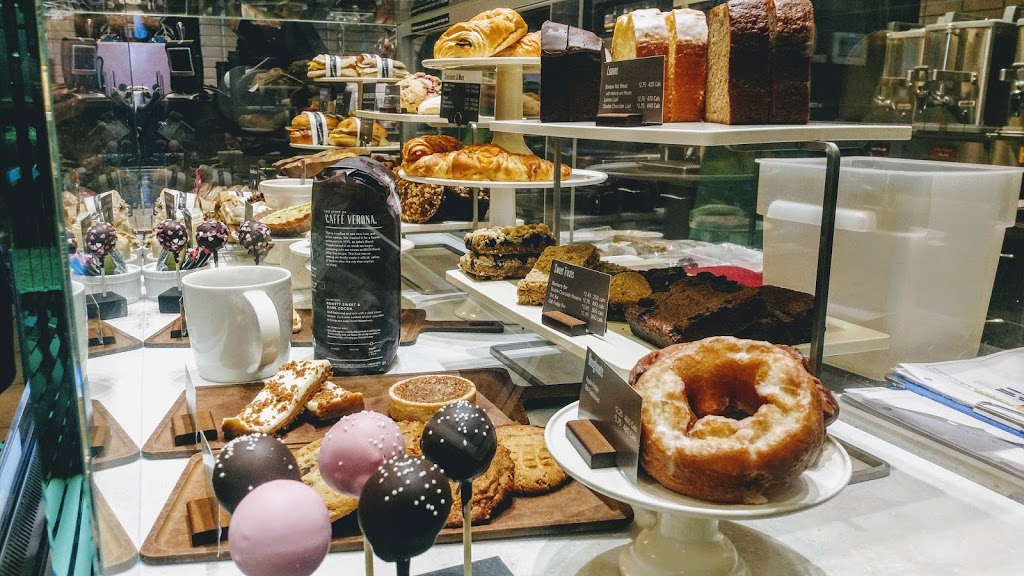 Starbucks | Sevenoaks Shopping Centre, 32900 S Fraser Way #400, Abbotsford, BC V2S 5A1, Canada | Phone: (604) 851-2969