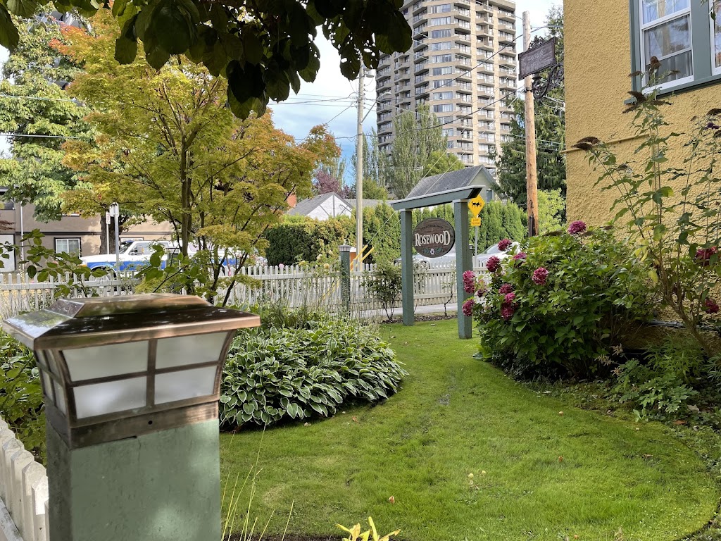 Rosewood Inn | 595 Michigan St, Victoria, BC V8V 1S7, Canada | Phone: (250) 384-6644