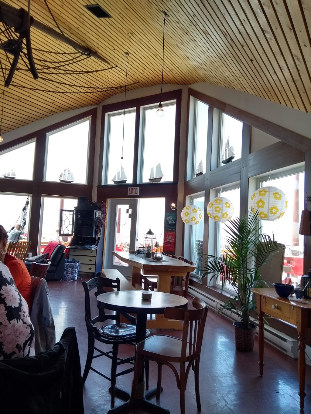La Marina Resto Bar | 20 Rue des Pionniers O, Saint-Jean-Port-Joli, QC, Canada | Phone: (418) 919-3147