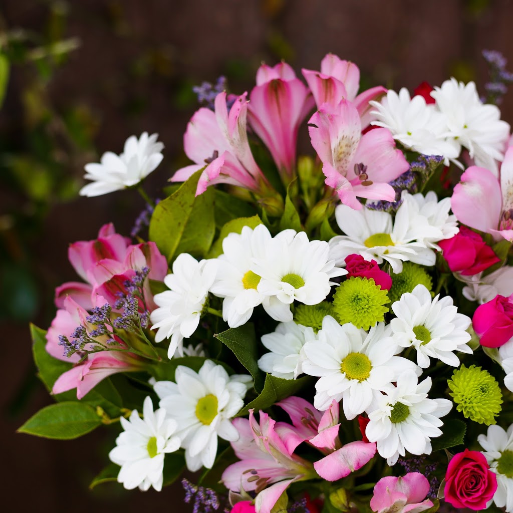 Anns Flowers & Gifts | 3534 Roblin Blvd, Winnipeg, MB R3R 0C9, Canada | Phone: (204) 984-9998