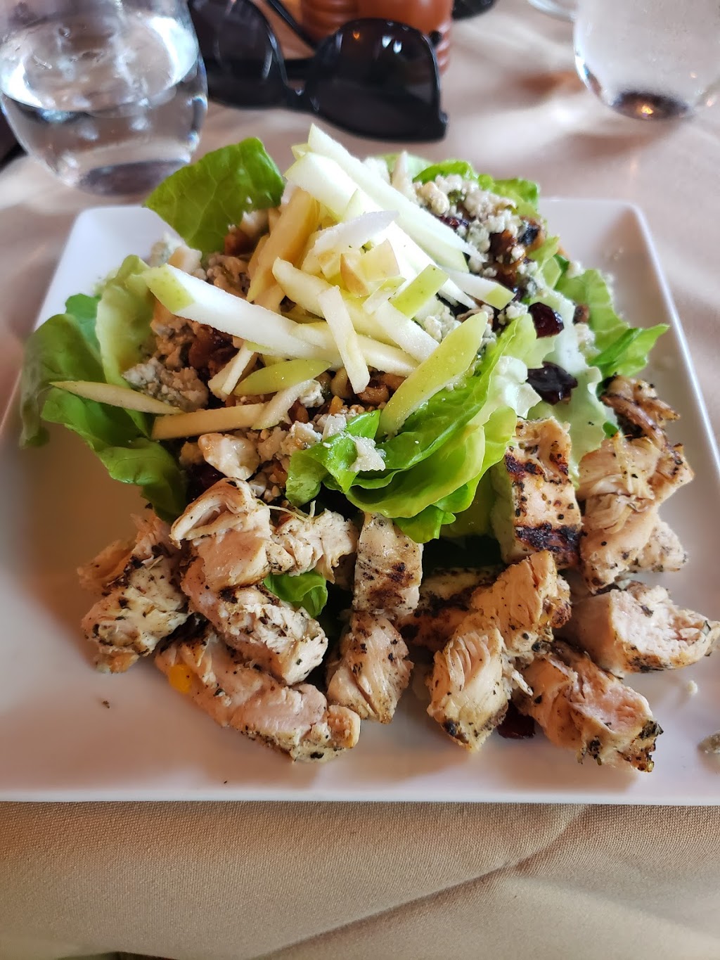 Ricks On Main | 687 E Main St, East Aurora, NY 14052, USA | Phone: (716) 652-1253