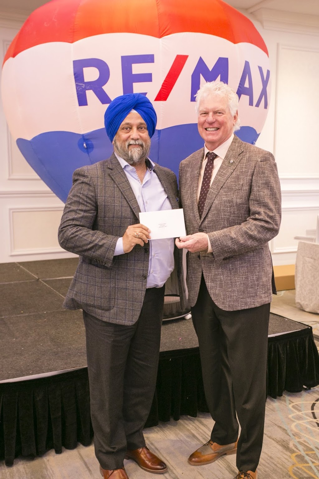 RE/MAX REALTY SPECIALISTS INC | 6850 Millcreek Dr, Mississauga, ON L5N 4J9, Canada | Phone: (905) 858-3434