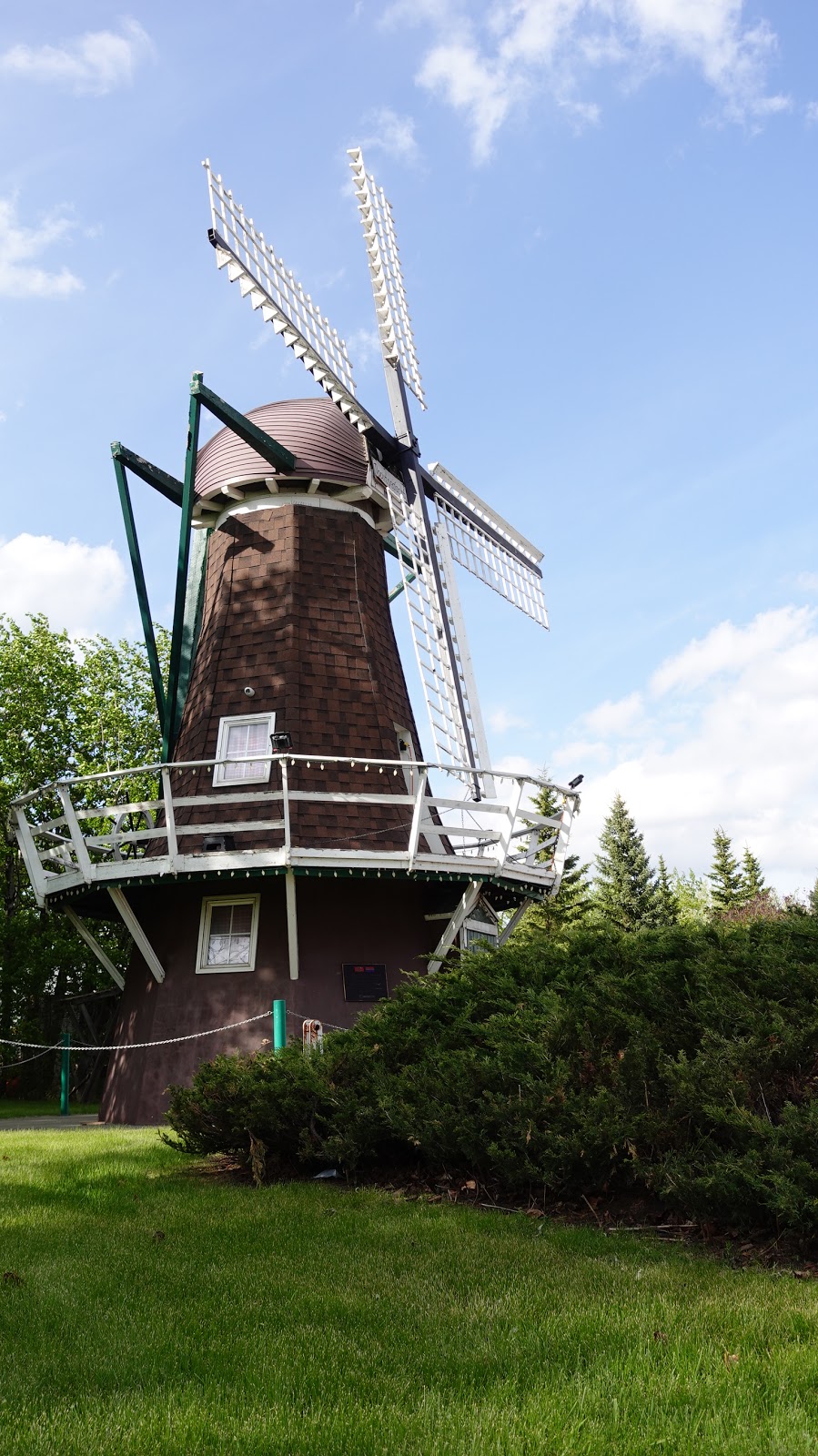 Dutch Canadian Club | 13312 142 St NW, Edmonton, AB T5L 4T3, Canada | Phone: (780) 452-2861