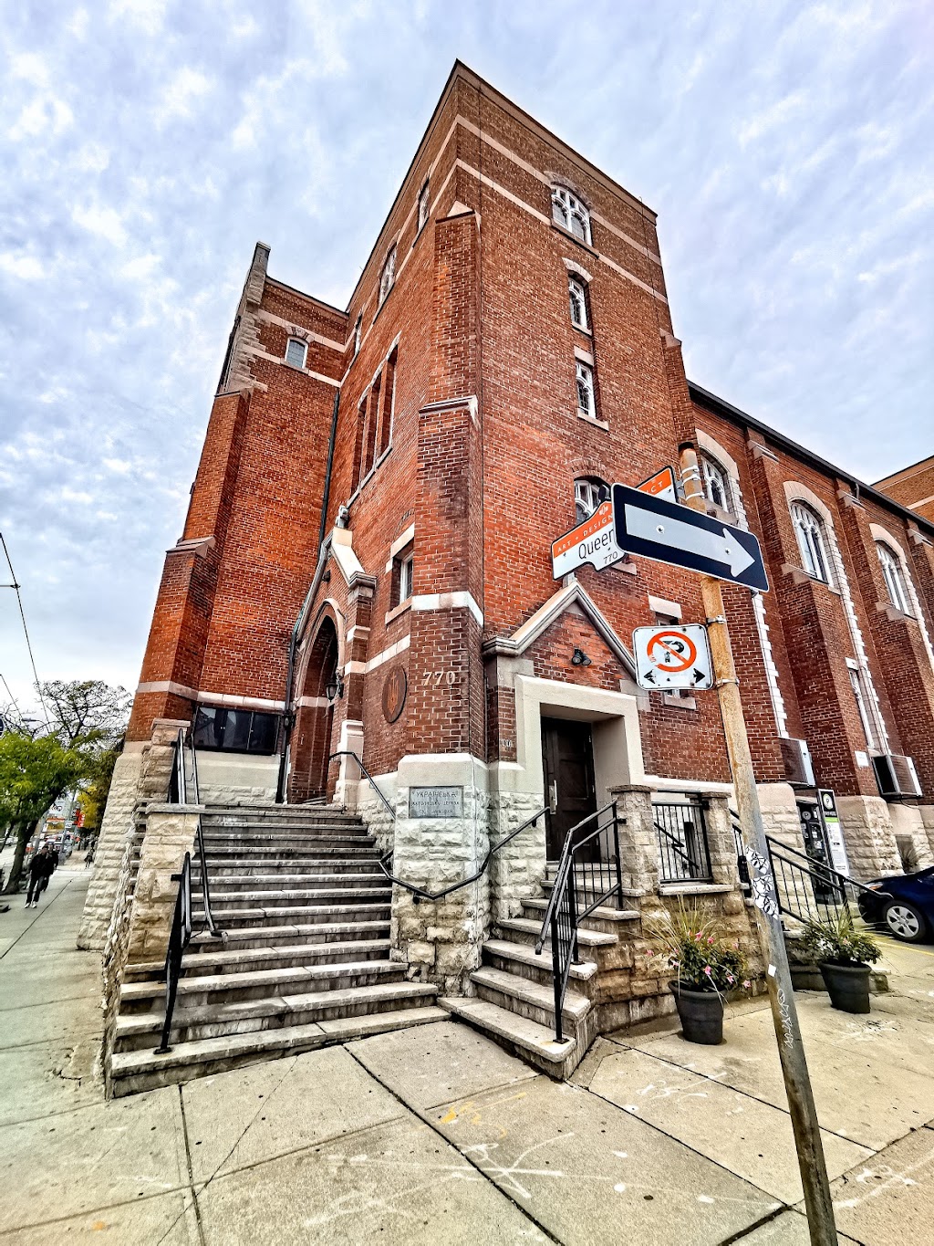 Saint Nicholas Ukrainian Catholic Church | 4 Bellwoods Ave, Toronto, ON M6J 1G2, Canada | Phone: (416) 504-4774