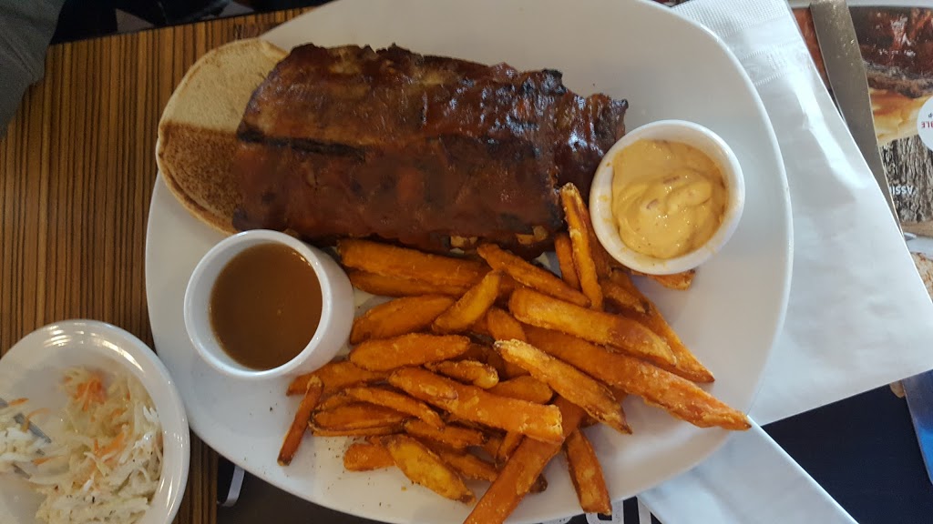 Rôtisserie St-Hubert | 2236 Boul Sir-Wilfrid-Laurier, Saint-Bruno-de-Montarville, QC J3V 4P6, Canada | Phone: (514) 385-5555