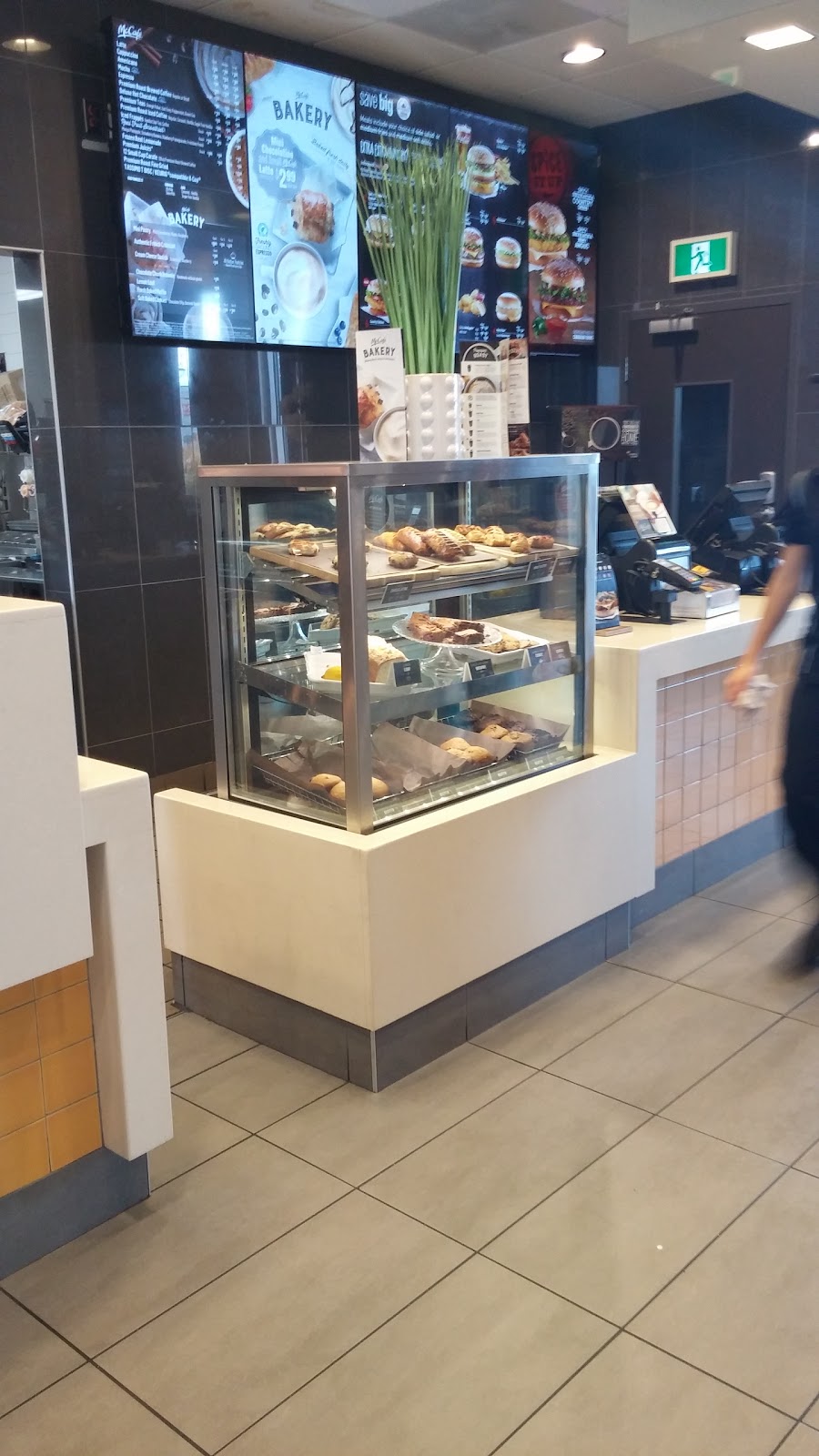 McDonalds | 10 Peakview Way, Halifax, NS B3M 0G2, Canada | Phone: (902) 835-7789