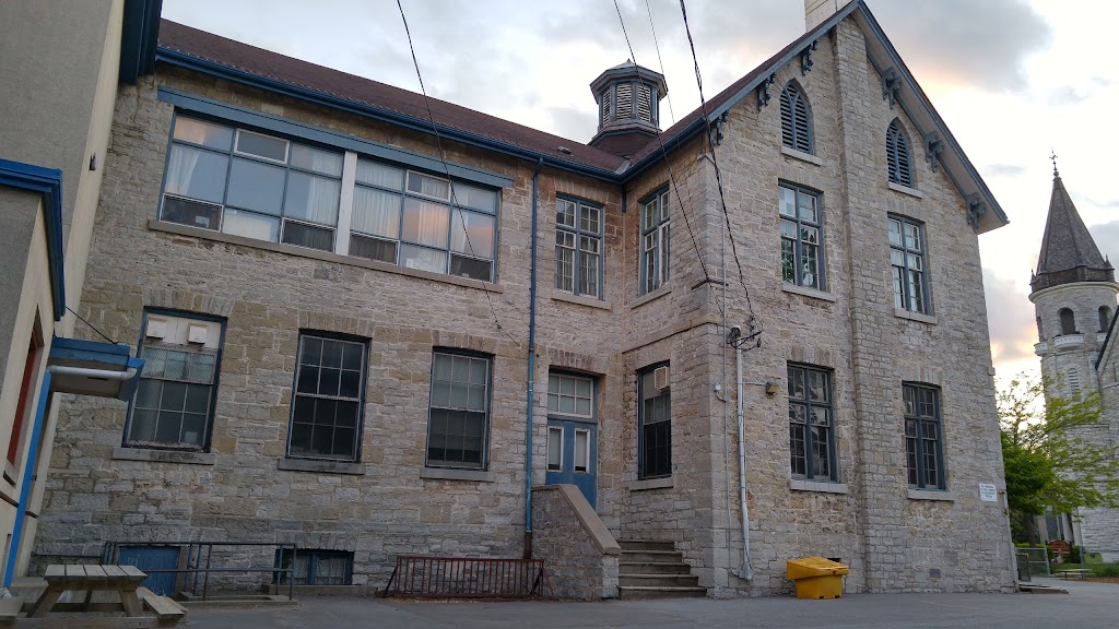 Sydenham Public School | 5 Clergy St E, Kingston, ON K7L 3H7, Canada | Phone: (613) 548-3491