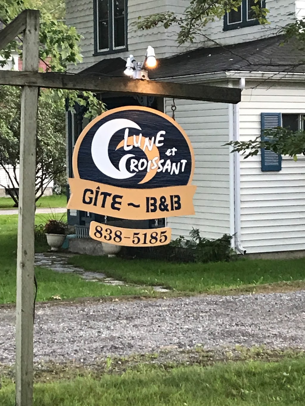 Lune Et & Croissant | 1300 Rue Main, Ayers Cliff, QC J0B 1C0, Canada | Phone: (819) 838-5185