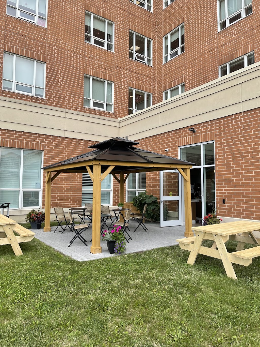 Yee Hong Peter K. Kwok Hospice | 60 Scottfield Dr, Scarborough, ON M1S 5T7, Canada | Phone: (416) 412-4571 ext. 5300