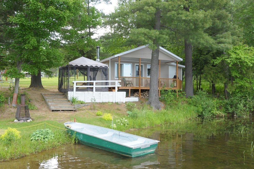 Chalet Chez Francine | 125 Chemin du Lac Mallonne, Lac-du-Cerf, QC J0W 1S1, Canada | Phone: (819) 597-2587