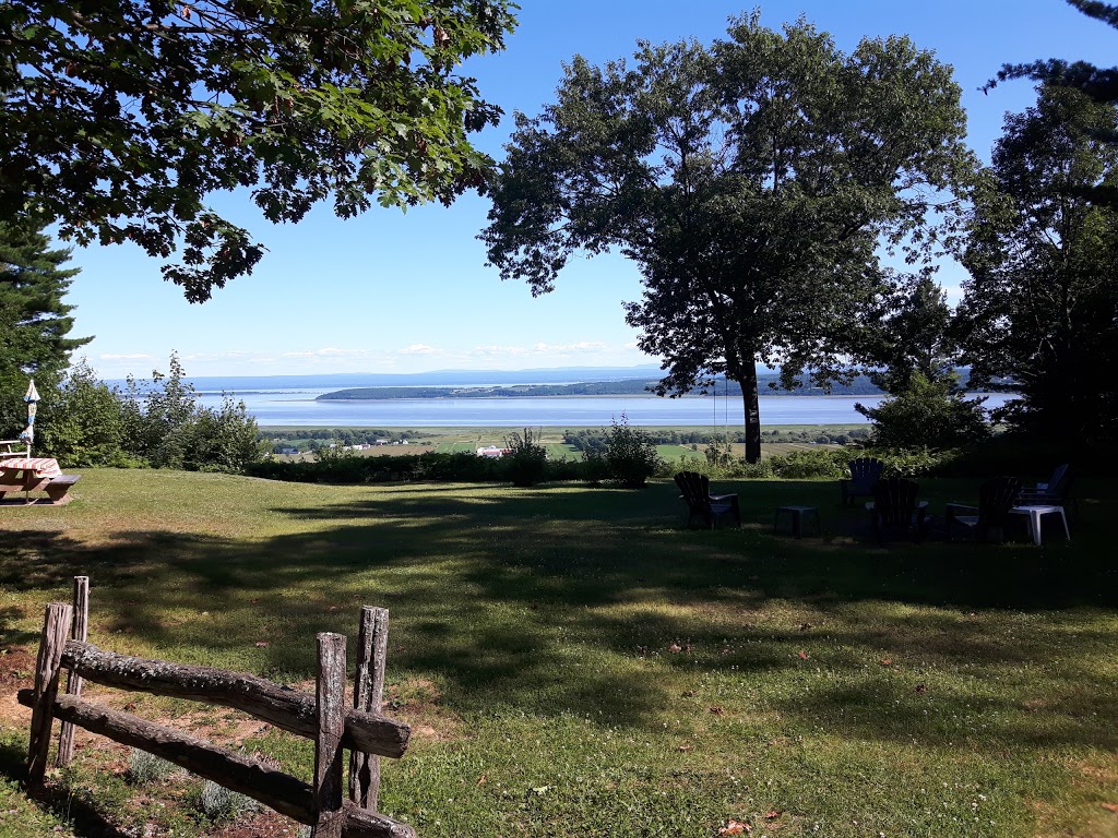 Houses on the Cape | 201, 138 Boulevard Sainte-Anne, Saint-Joachim, QC G0A 3X0, Canada | Phone: (418) 827-6777