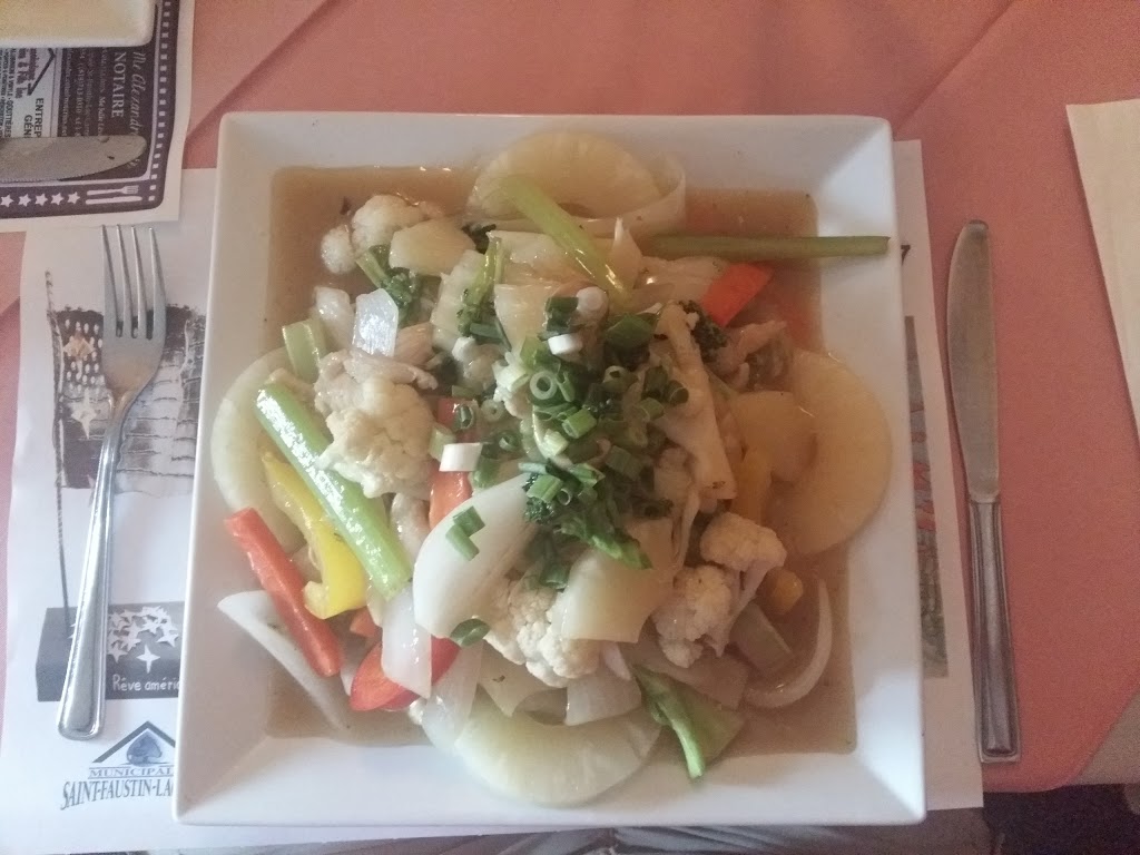 Restaurant Le Port De Chine | 1100 Rue Principale E, Sainte-Agathe-des-Monts, QC J8C 1L8, Canada | Phone: (819) 326-8939