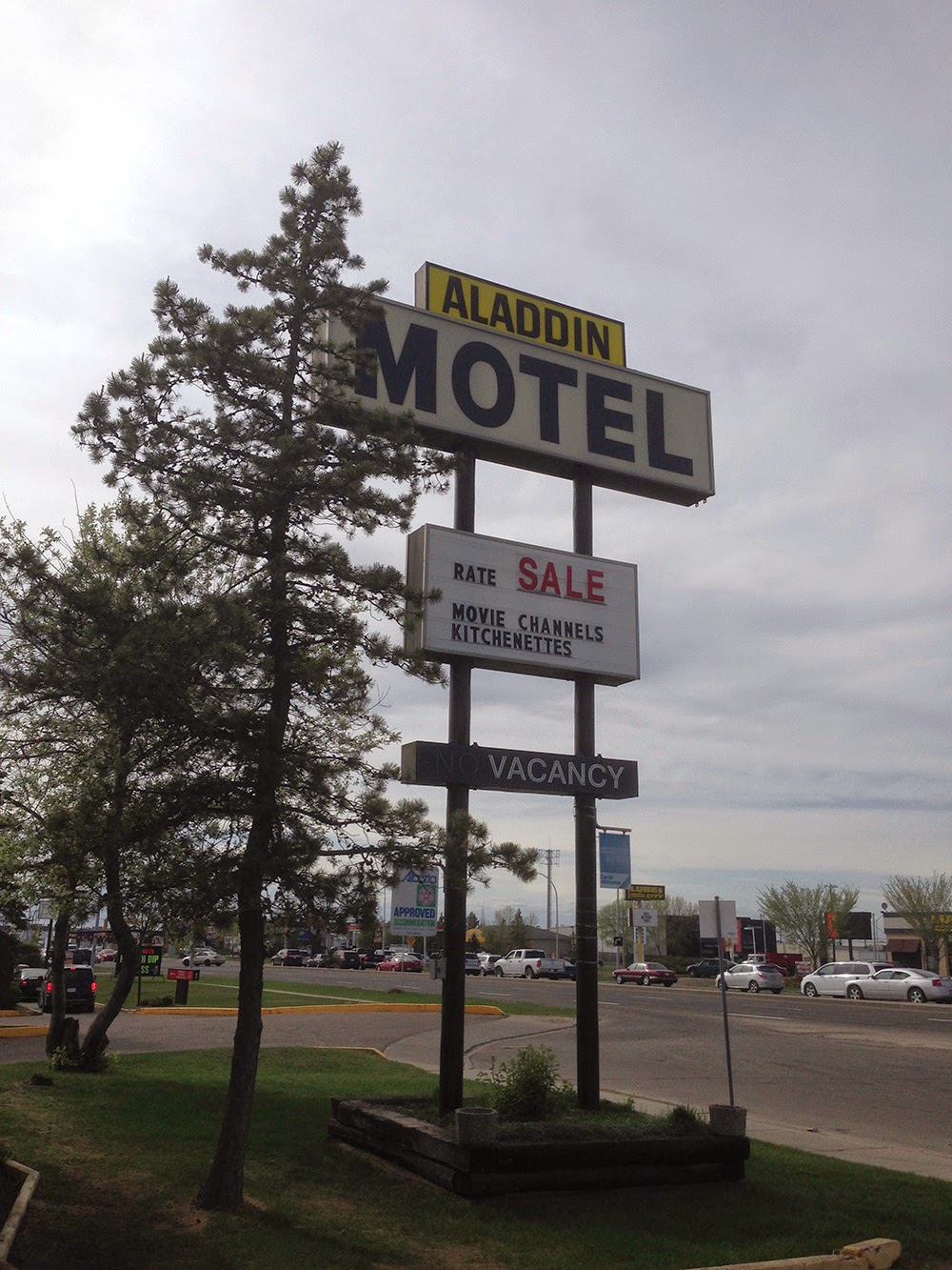 Aladdin Motel - 15425 111 Ave NW, Edmonton, AB T5M 2R5, Canada