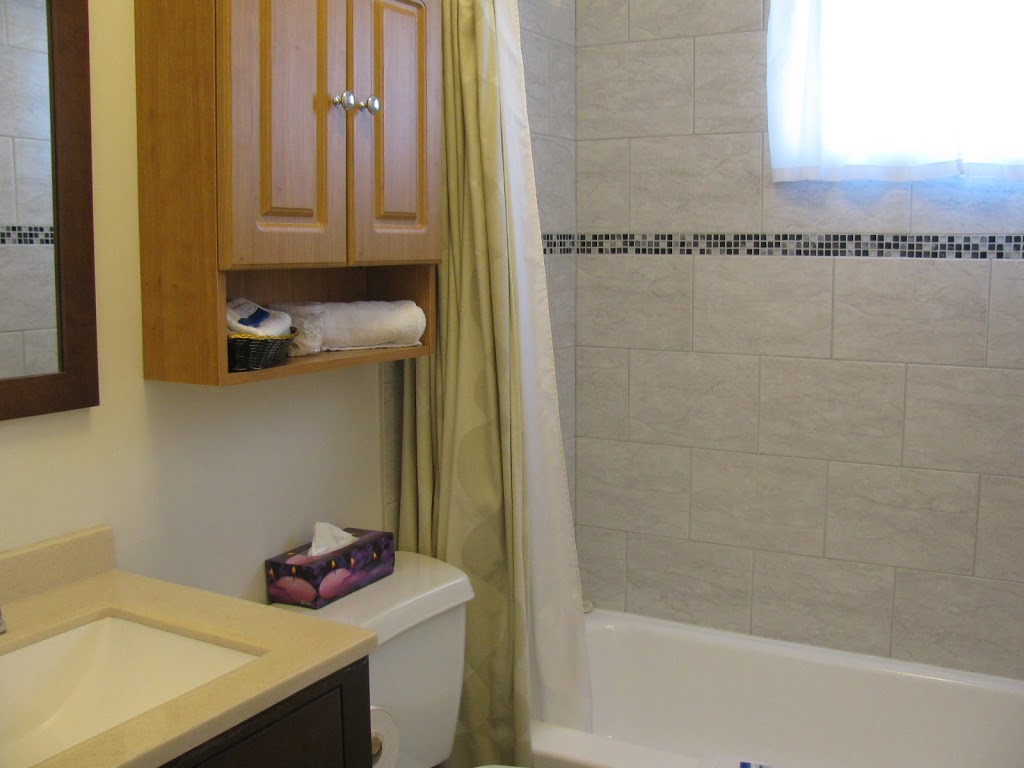 Motel de lOutlet | 82 Rue de Hatley, Magog, QC J1X 3G4, Canada | Phone: (819) 847-2609