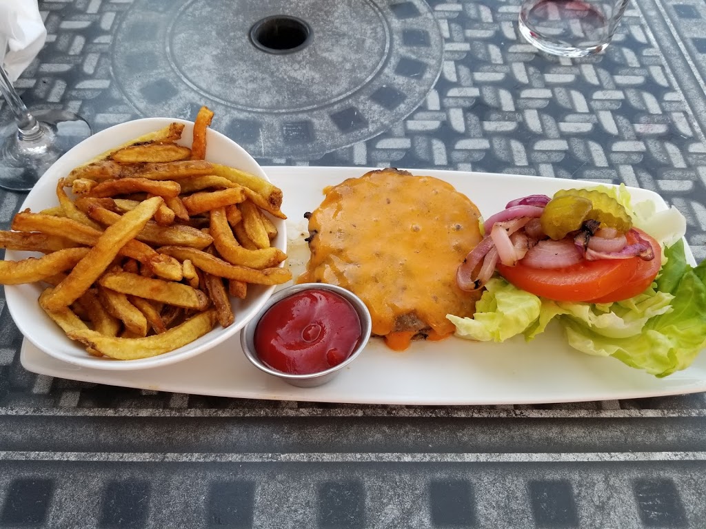 The Huron Club | 94 Pine St, Collingwood, ON L9Y 2N9, Canada | Phone: (705) 293-6677