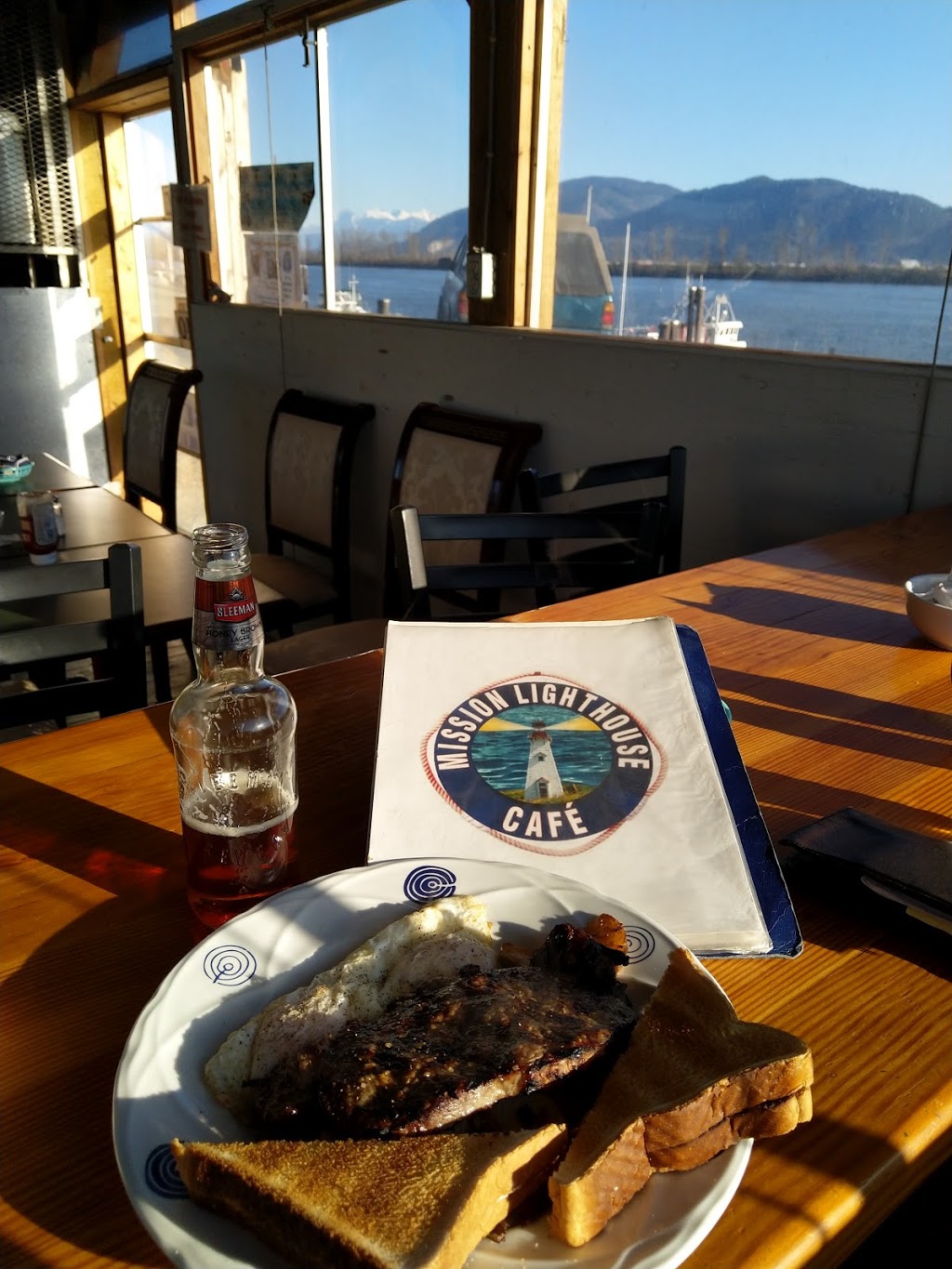 Mission Lighthouse Cafe Ltd. | 33344 Harbour Ave, Mission, BC V2V 2W4, Canada | Phone: (604) 287-2260