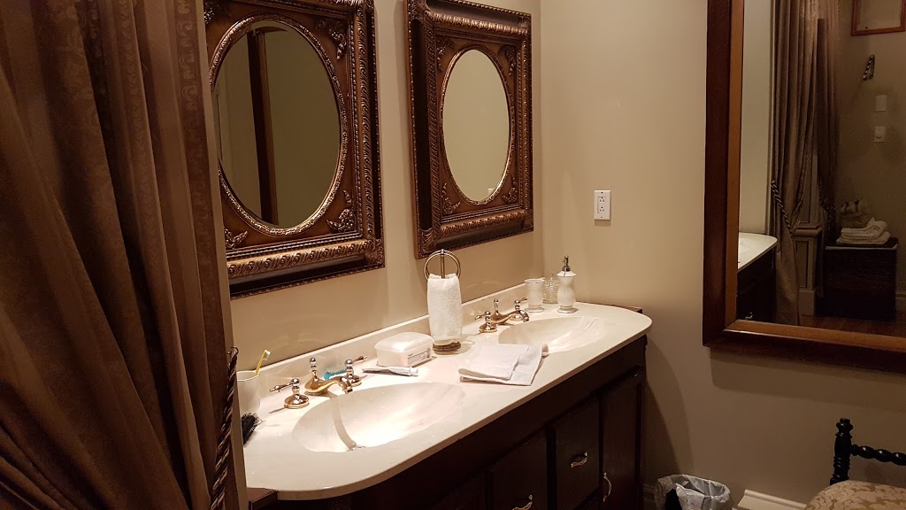 Chateau Du Faubourg | 429 Rue Saint-Jean, Québec, QC G1R 1P3, Canada | Phone: (418) 524-2902