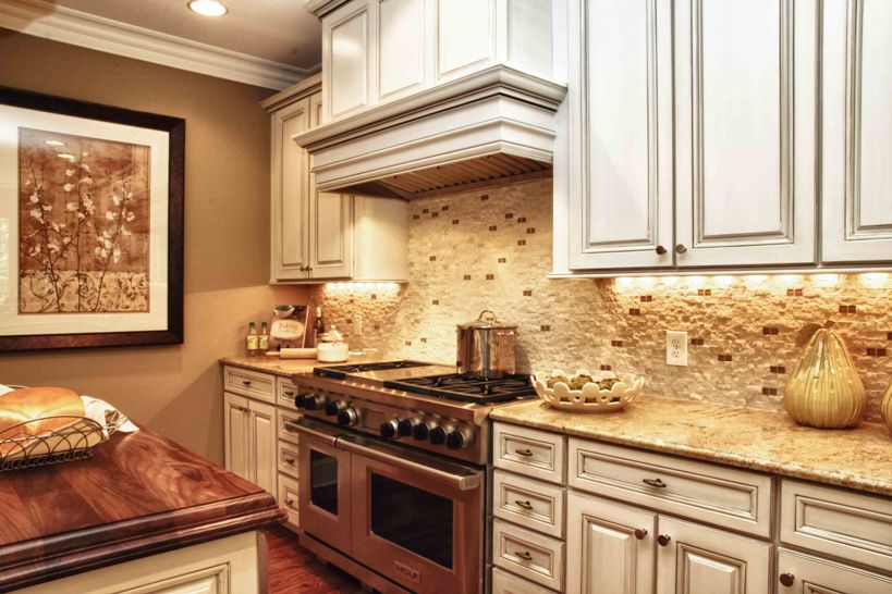 Kitchen Style | 104 Wood Ln, Richmond Hill, ON L4C 4W1, Canada | Phone: (647) 500-1400