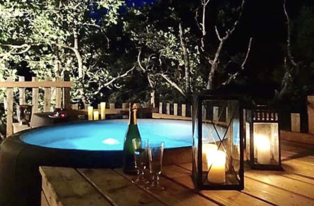 BayTub Softubs | 440 Main St, Mahone Bay, NS B0J 2E0, Canada | Phone: (902) 624-0800
