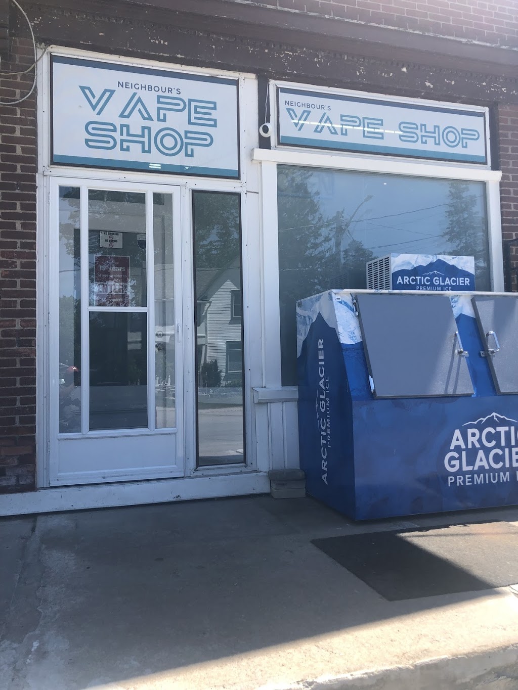 NEIGHBOURS VAPE SHOP | 1341 Killarney Beach Rd Unit1, Lefroy, ON L0L 1W0, Canada | Phone: (705) 290-9000