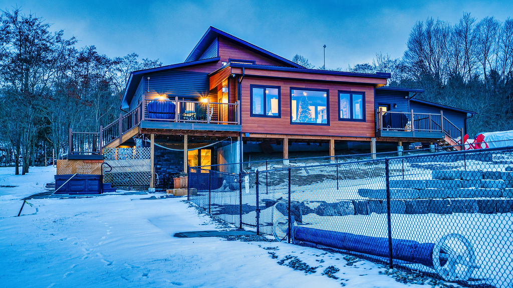 Hidden Retreat Grafton | 189 Hofer Rd, Colborne, ON K0K 1S0, Canada | Phone: (705) 644-0893