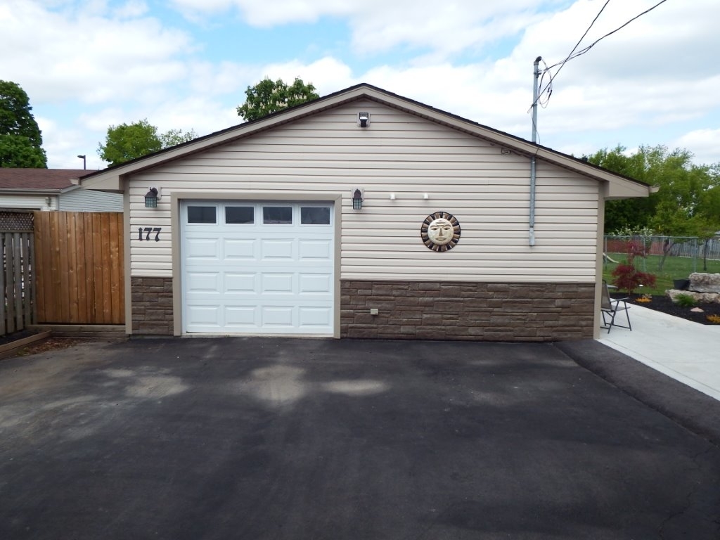 A 1 Siding & Windows Niagara Ltd. | 18 Parkview Dr, Thorold, ON L2V 4Z1, Canada | Phone: (905) 680-2833