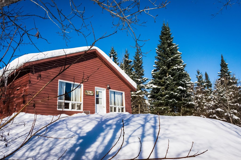 Chalets Villégiature et Pourvoirie Daaquam | 47 Rue des Moulins, Saint-Just-de-Bretenières, QC G0R 3H0, Canada | Phone: (418) 244-3442