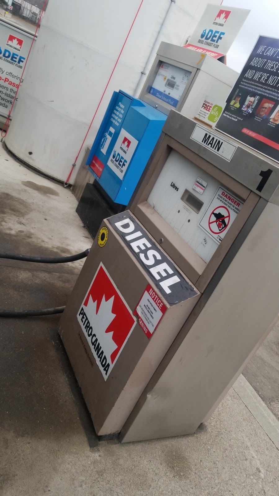 Petro-Pass Truck Stop | 555 Southdown Rd, Mississauga, ON L5J 4V1, Canada | Phone: (905) 823-0404