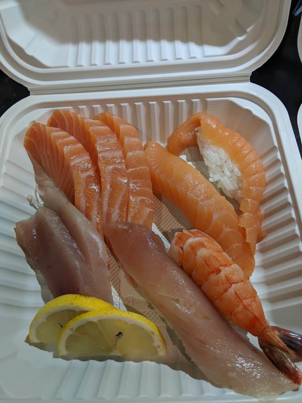 Mauna Sushi | 14839 108 Ave, Surrey, BC V3R 1W2, Canada | Phone: (604) 930-2949