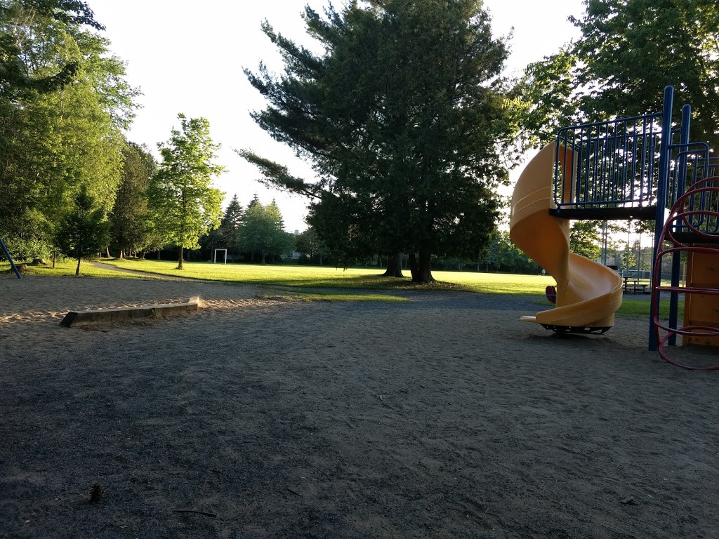 Chapel Hill Park | 1556 Forest Valley Dr, Orléans, ON K1C 6G9, Canada