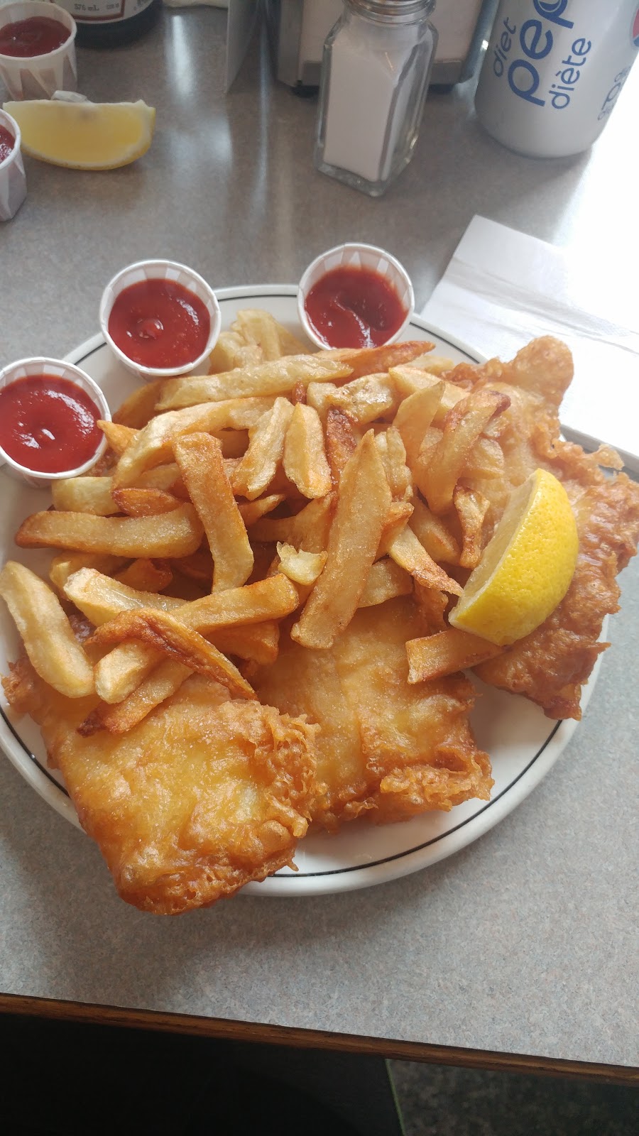 Your Fish & Chips Restaurant | 644 Talbot St, St Thomas, ON N5P 1C8, Canada | Phone: (519) 631-3202