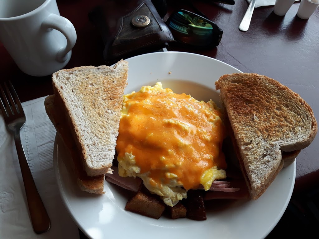Robins Nest Cafe | 331 Railway Ave E, Vanscoy, SK S0L 3J0, Canada | Phone: (306) 931-6996