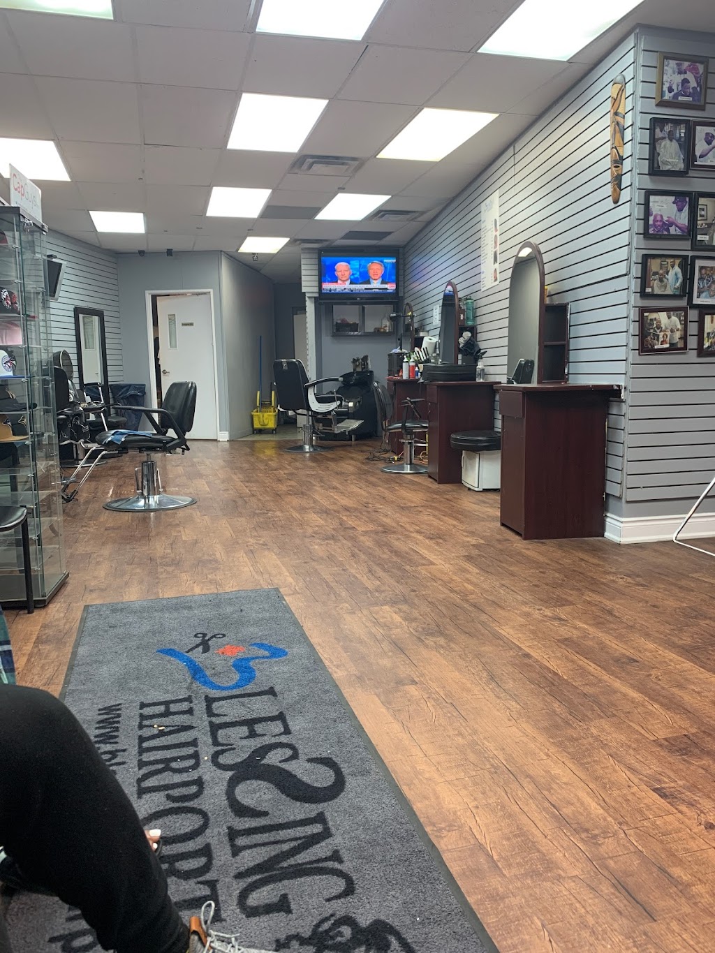 Blessings Hairport | 2103 Weston Rd, York, ON M9N 1X7, Canada | Phone: (416) 235-1666