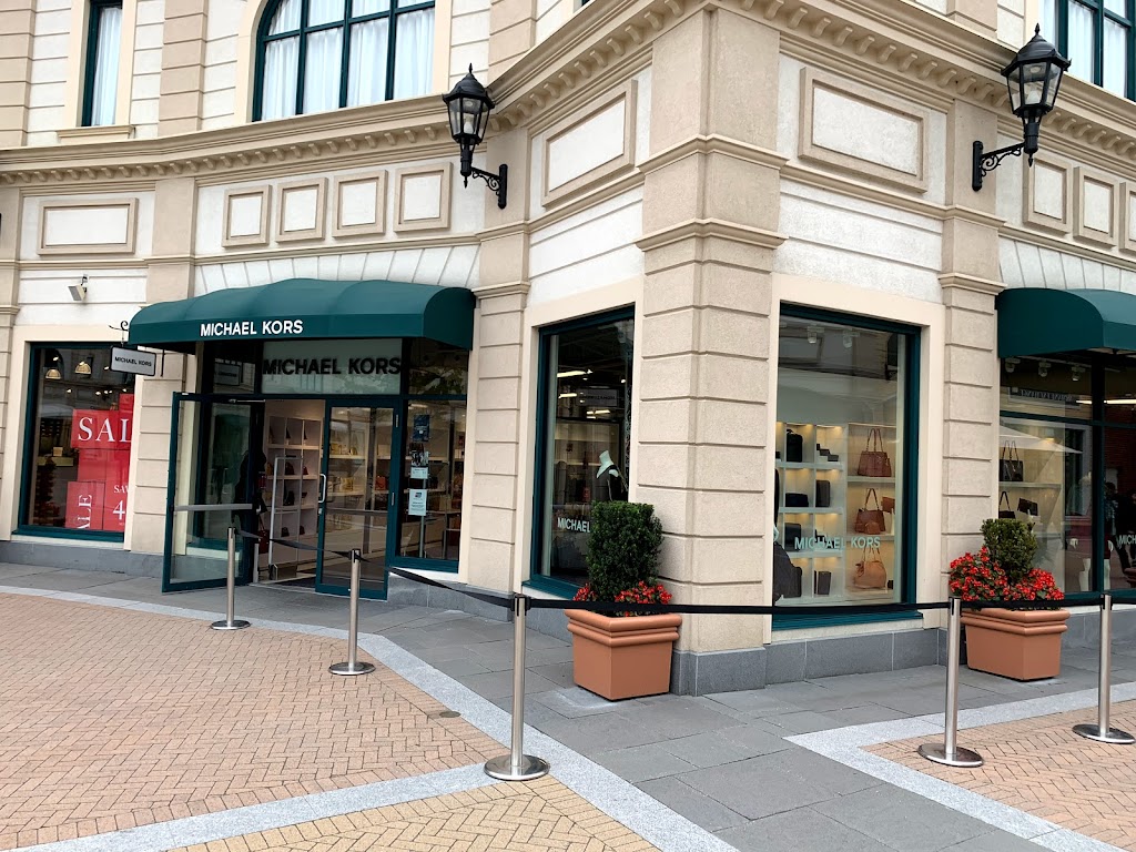 Michael Kors Outlet | 1075-7899 Templeton Station Rd Suite #40-41, Richmond, BC V7B 0B7, Canada | Phone: (604) 248-1440