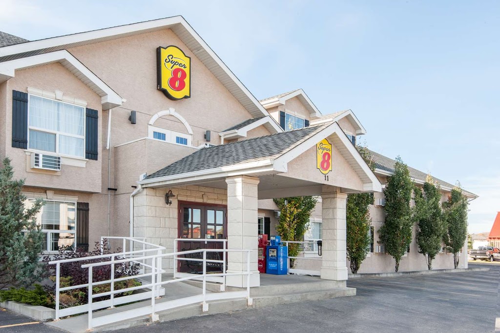 Super 8 by Wyndham Cochrane | 11 West Side Drive, Cochrane, AB T4C 1M1, Canada | Phone: (403) 932-1410