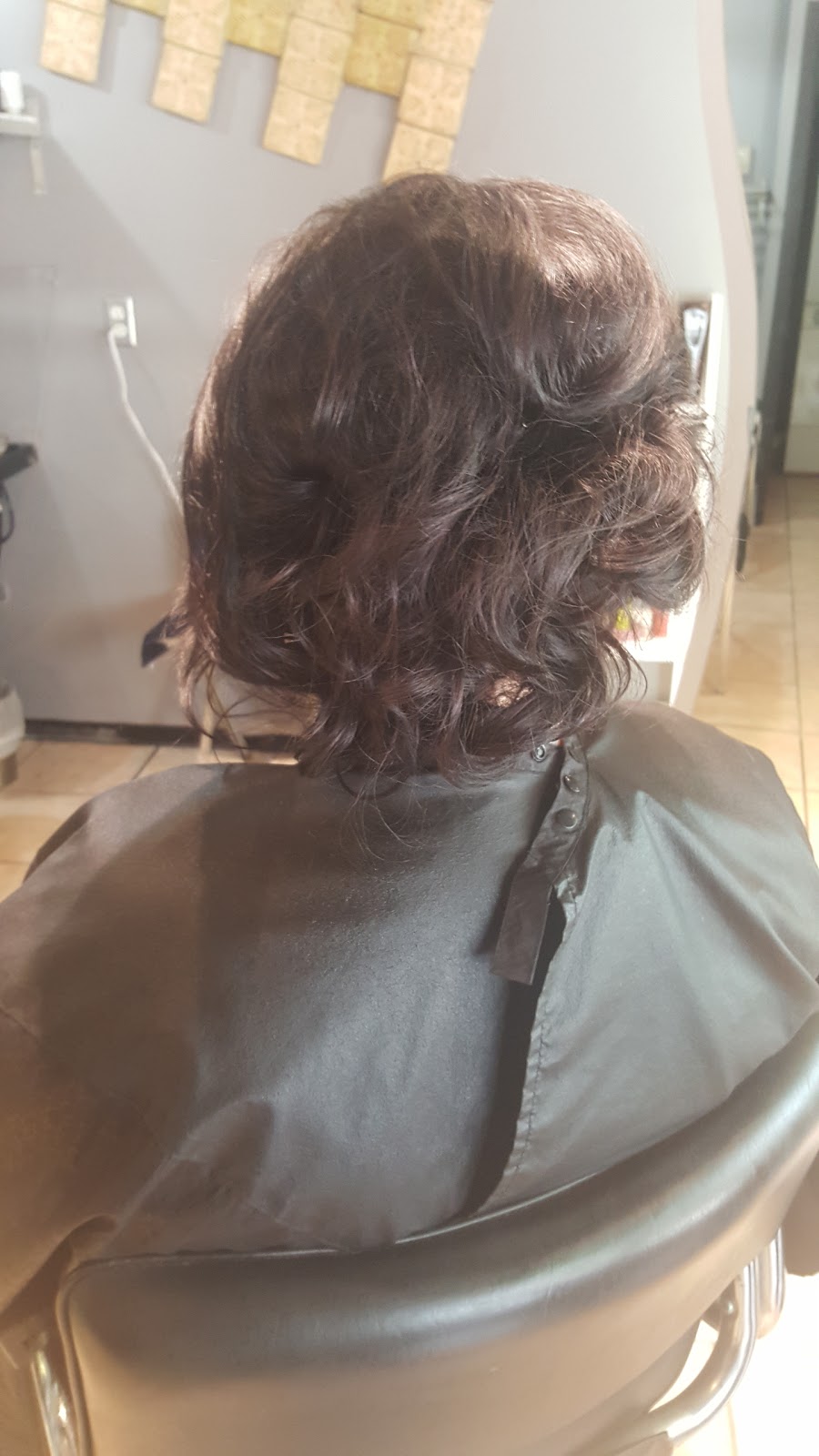 Two Twelve Hair & Esthetics | 212 Avenue H N, Saskatoon, SK S7L 6B6, Canada | Phone: (306) 244-4744